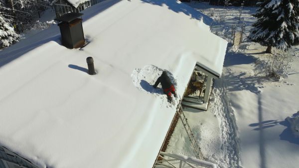 Flat Roof Snow Clearing